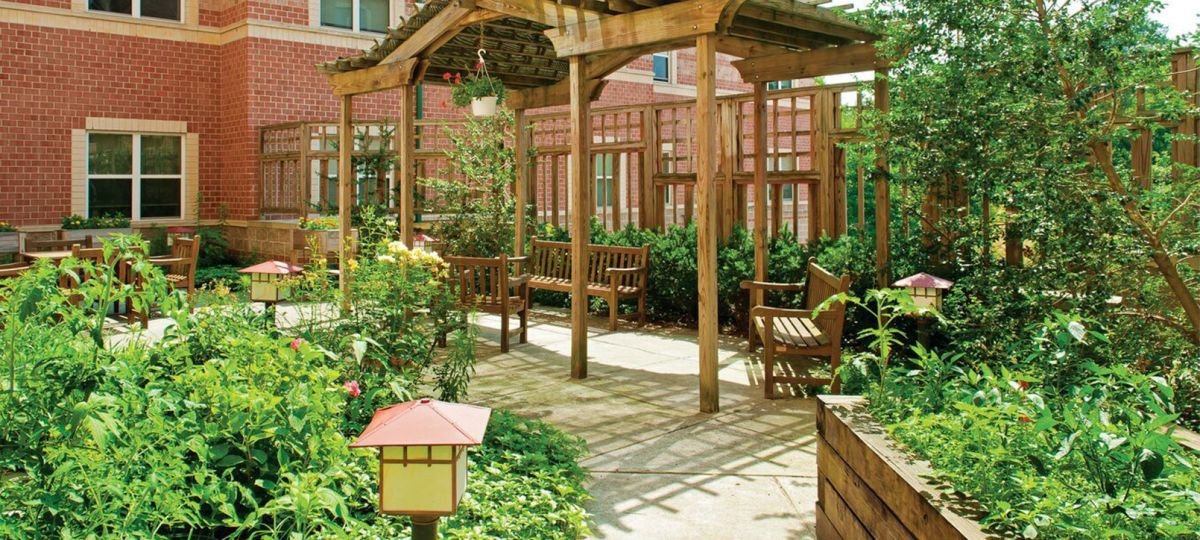 Garden courtyard area in Seabrook community.