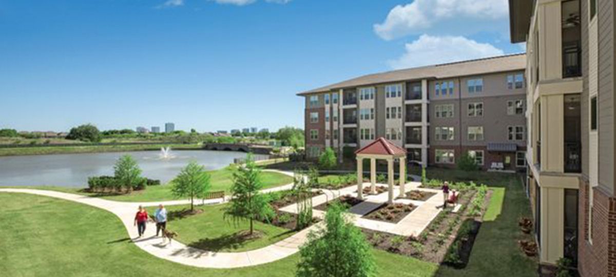 Sunny, outdoor image of the Eagle's Trace community.